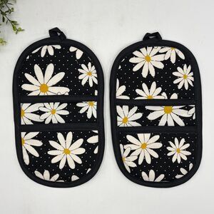 2 Finger Potholder Hot Pads, Black and White Floral Baking Cottage Core 2 Pc Set